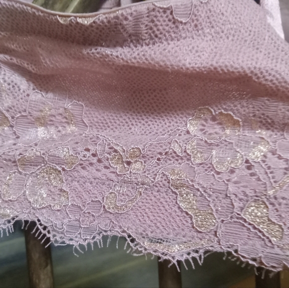 Woman's bra Great for Spring/Easter - Picture 2 of 3